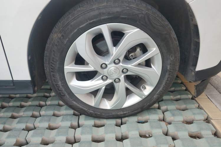 Used Buick Velite 6 2023 430km Range Commuter Version Right Front Wheel Hub