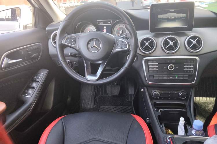 Used Mercedes-Benz GLA 2016 GLA 200 Sport Edition Steering Wheel