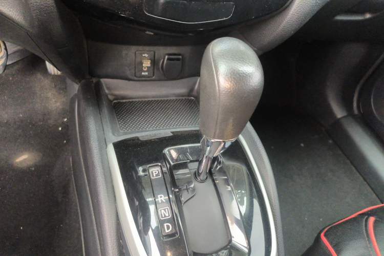 Used Nissan Qashqai 2016 2.0L CVT Elite Edition Gear Lever