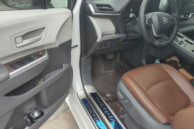 Used Toyota SIENNA 2023 2.5L Hybrid Comfort Edition