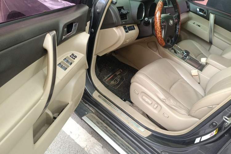 Used Toyota Highlander 2009 2.7L Two-Wheel Drive 7-Seater Luxury Edition
