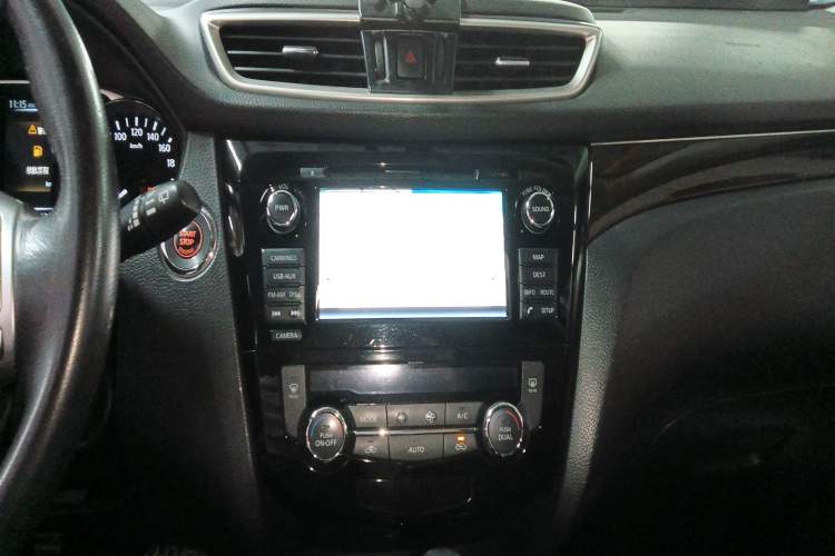 Used Nissan X-Trail 2014 2.5L CVT Ultimate Edition 4WD Audio And AC Panel