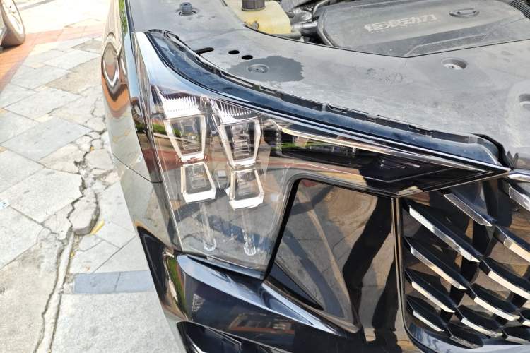 Used GAC Trumpchi GS8 2022 Linghang Series 2.0 TGDI Two-Wheel-Drive Luxury Smart Connectivity Version (7 Seats) Right Front Headlight