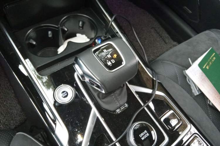 Used Hongqi HS5 2022 Revised Version 2.0T Smart Connect Flagship Edition Gear Lever