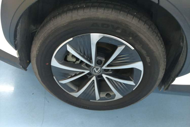 Used Lexus RZ 2023 450e All-Wheel Drive Luxury Edition Right Rear Wheel Hub