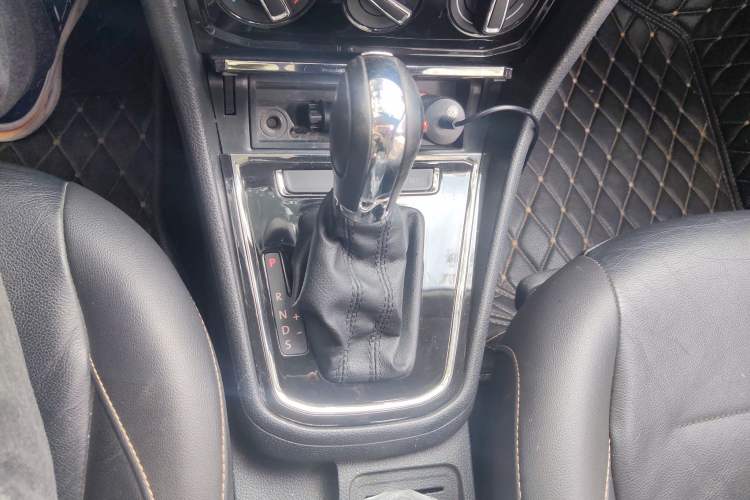 Used Volkswagen Bora 2018 1.5L Automatic Comfort Model Gear Lever
