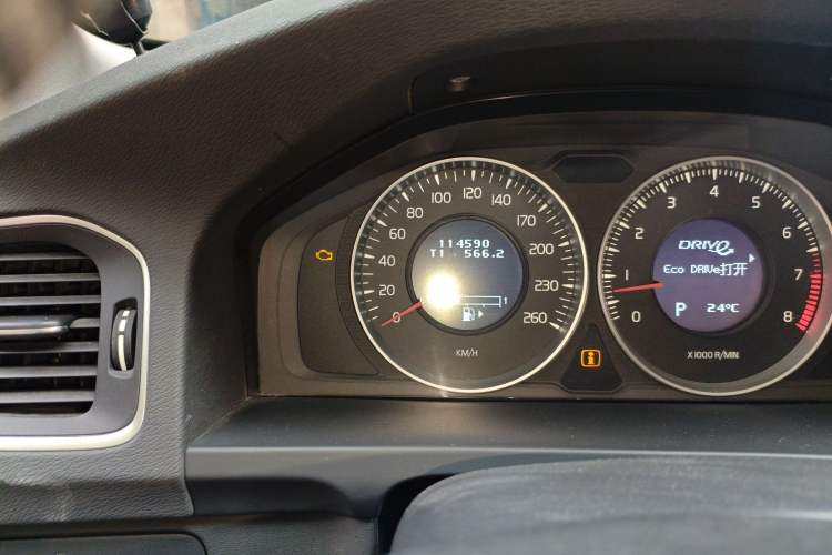 Used Volvo V60 2013 T5 Smart Edition Odometer Close Up