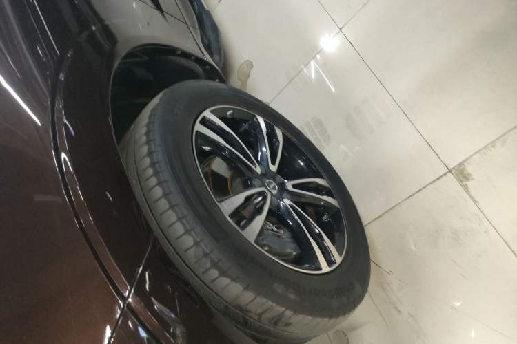 Used Volvo XC60 2019 T5 4x4 Zhiyuan Edition China VI Standard Left Front Wheel Hub