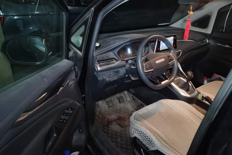 Used SAIC MAXUS G50 2021 1.5T Manual Touring B Driver Seat