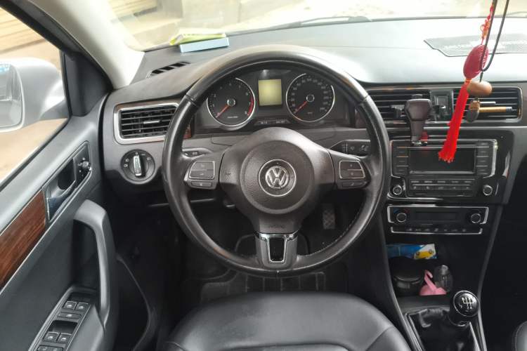 Used Volkswagen Santana 2013 1.6L Manual Luxury Edition Steering Wheel