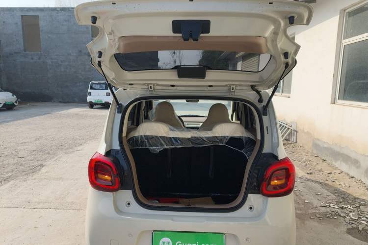 Used Wuling Hongguang MINIEV 2025 Four-Door Version Advanced Edition Trunk