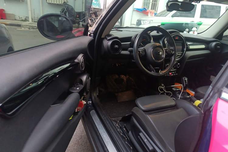 Used MINI 2018 1.5T COOPER Artist