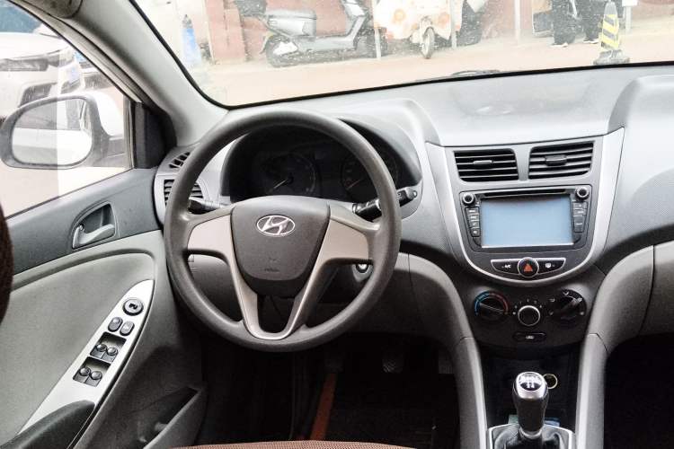 Used Hyundai Verna (older generation) 2016 1.4L Manual Smart GLS Trim
