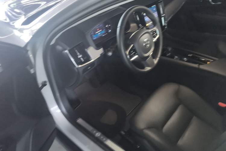 Used Volvo V90 2023 Cross Country B5 AWD Smart Range Edition