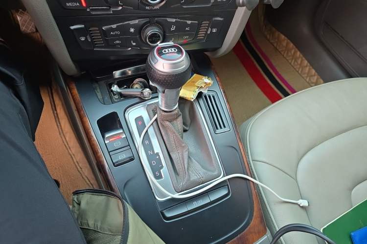 Used Audi A4L 2011 2.0 TFSI Comfort Model Gear Lever