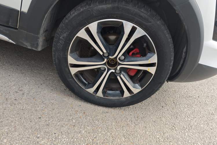 Used BAIC Senova X25 2015 1.5L Automatic Elite Model Right Front Wheel Hub