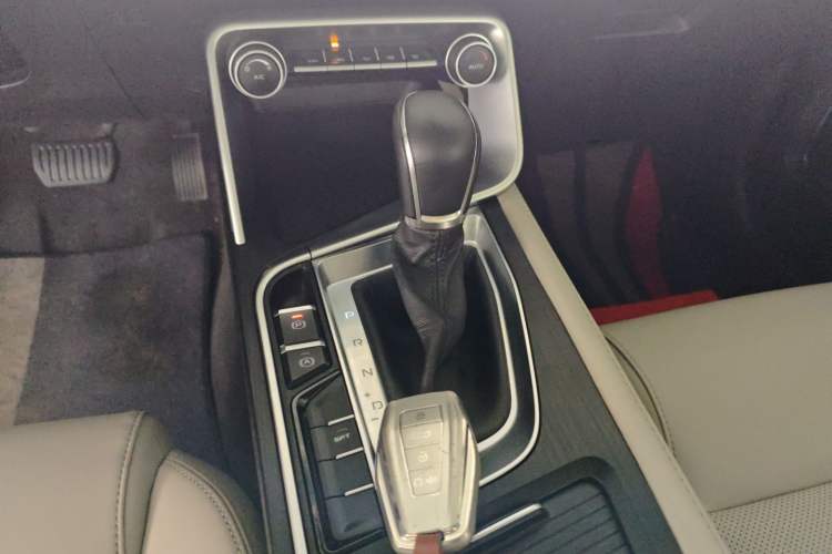 Used Geely Auto Binray 2018 14T CVT Binyi Edition Gear Lever