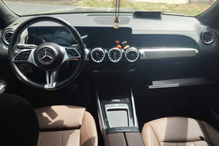 Used Mercedes-Benz GLB 2024-Year Restyled GLB 200 Dynamic Edition Center Console