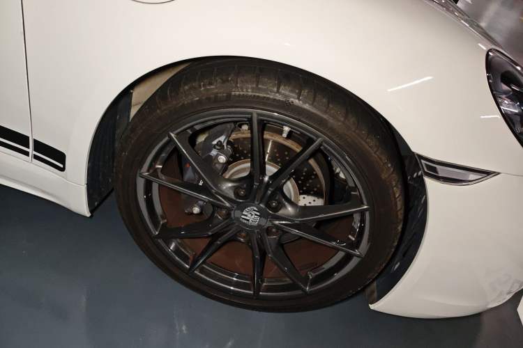 Used Porsche 718 2022 Cayman T 2.0T Right Front Wheel Hub