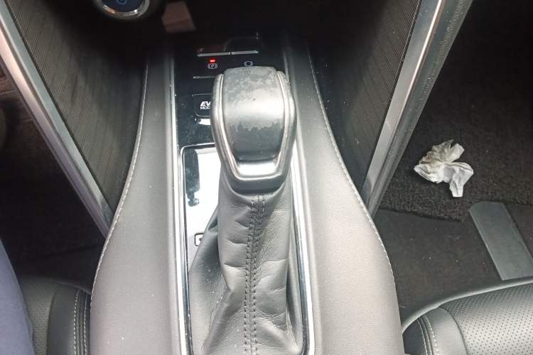 Used Toyota Harrier 2022 Dual-Engine 2.5L CVT Two-Wheel Drive Luxury Edition Gear Lever