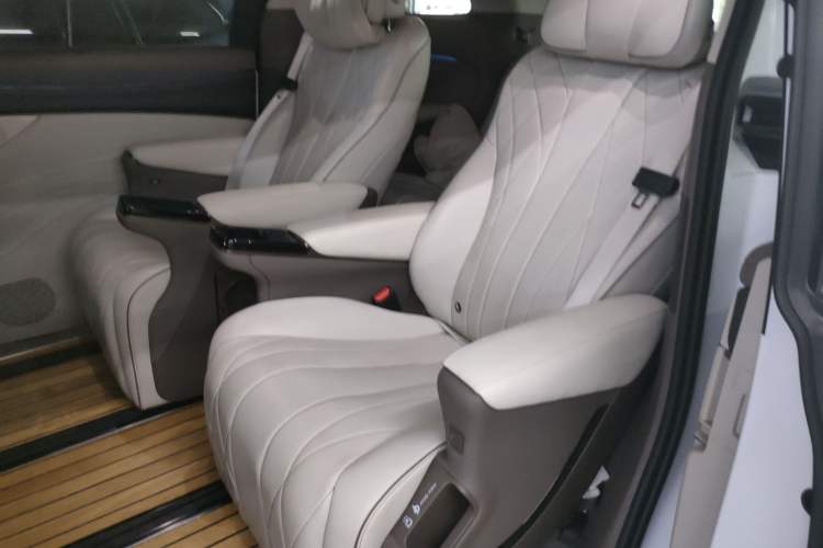 Used Denza D9 2022 DM-i 970 Four-Wheel Drive Prestige Model