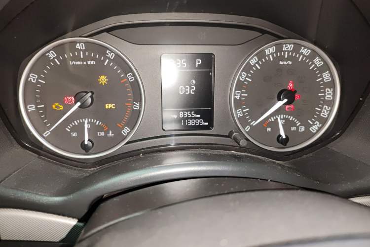 Used Skoda Octavia 2014 1.6L Automatic Yijie Edition Odometer Close Up