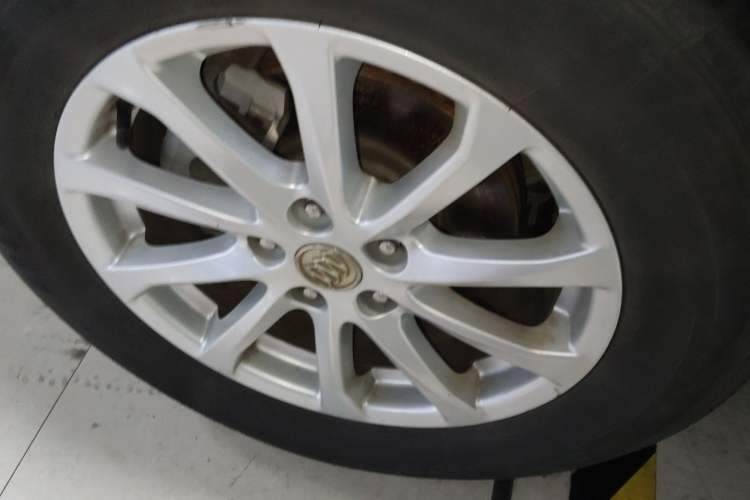 Used Buick Envision 2016 20T Two-Wheel-Drive Elite Model Left Front Wheel Hub