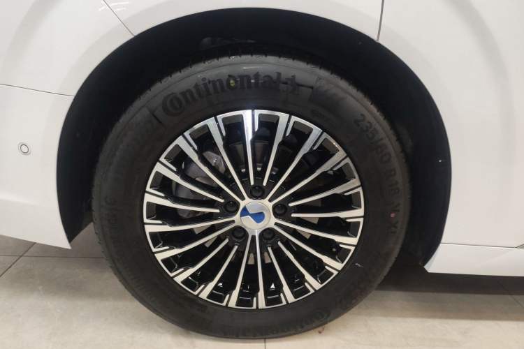 Used Denza D9 2024 DM-i 980 Four-Wheel Drive Flagship Model