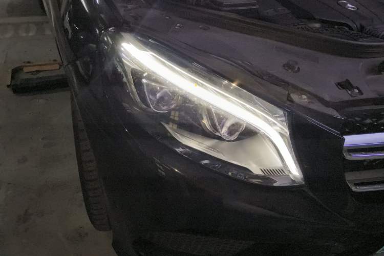 Used Mercedes-Benz GLE 2017 GLE 320 4MATIC Dynamic Model Right Front Headlight