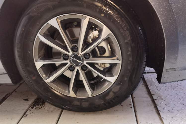 Used BYD Destroyer 05 2024 HONOR Edition DM-i 55KM Luxury Model Right Front Wheel Hub