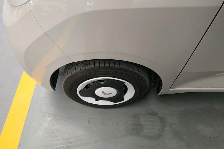 Used Wuling Hongguang MINIEV 2024 3rd Generation 215km Advanced Version Exterior 4