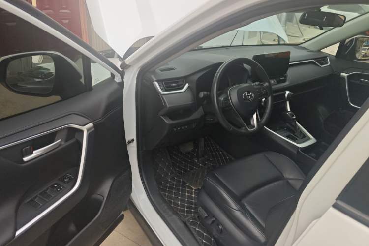 Used Toyota Wildlander 2023 2.0L CVT Four-Wheel Drive Luxury PLUS Edition Driver Seat