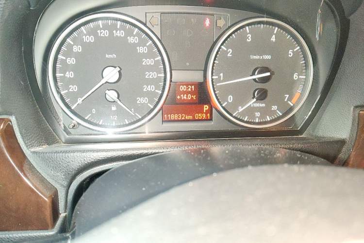 Used BMW 3 Series 2012 320i Sport Edition Odometer Close Up