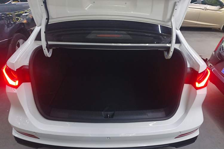 Used Roewe i5 2023 1.5L Manual Comfort Edition
