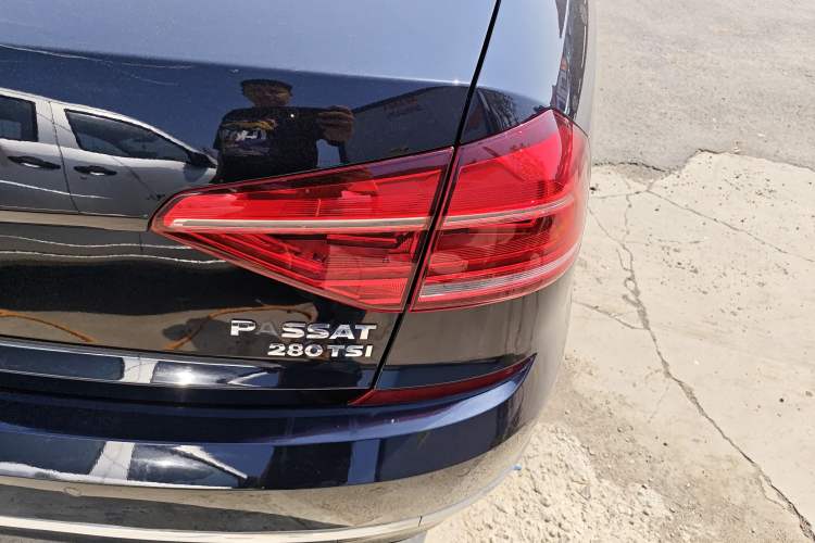 Used Volkswagen Passat 2017 280TSI DSG Luxury Edition Right Rear Taillight