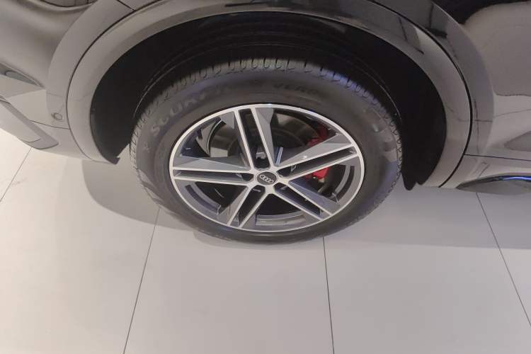 Used Audi Q5L Sportback 2024 40 TFSI Fashion Version Right Rear Wheel Hub