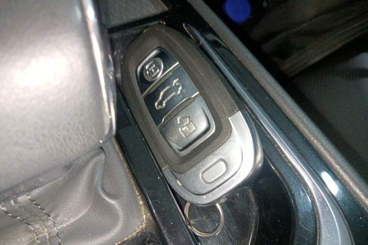 Used Hongqi E-QM5 2022 431 km Charge & Enjoy Edition
