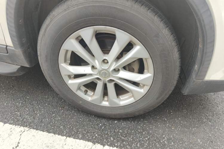 Used Nissan X-Trail 2015 2.0L CVT Comfort MAX Edition 2WD Right Front Wheel Hub