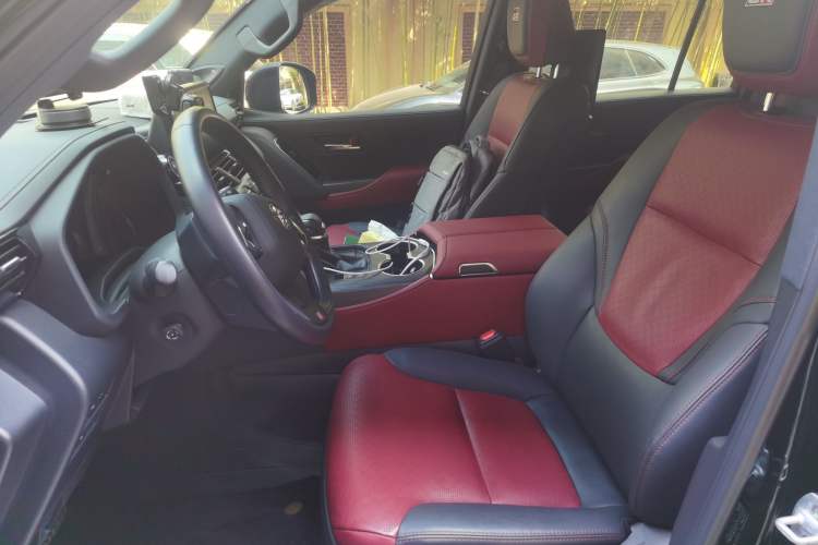 Used Toyota Land Cruiser 2023 Toyota Land Cruiser 3500 3.5T GXR with 18-inch Wheels 8 Airbags and Sunroof – Middle East Version
