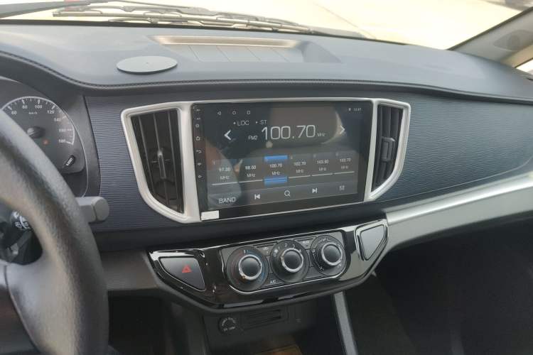 Used FORTHING Lingzhi 2023 M5L 1.6L Base Model 5 Seats
