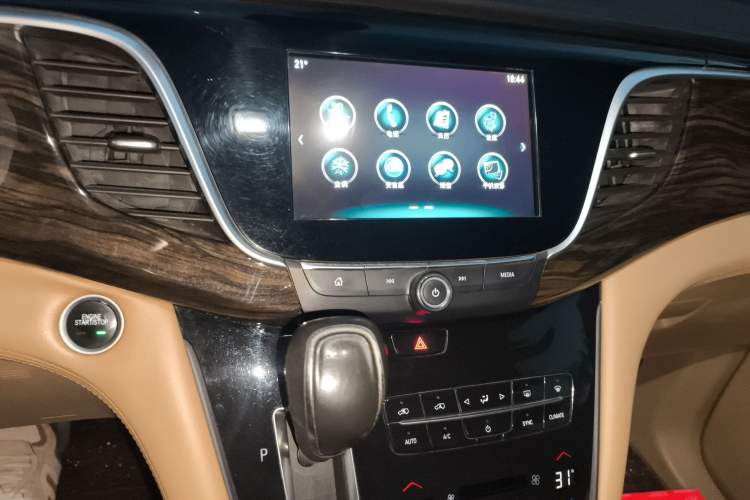 Used Buick GL8 2017 ES 28T Luxury Model China V Standard Audio And AC Panel