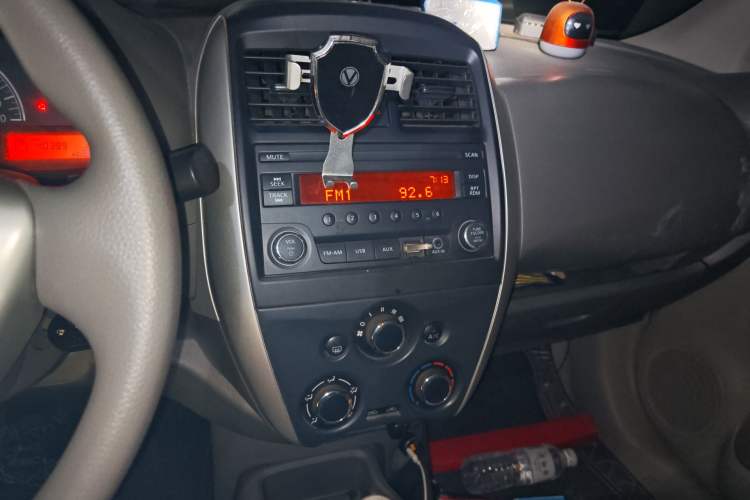 Used Nissan Sunny 2015 1.5XE CVT Comfort Edition Audio And AC Panel