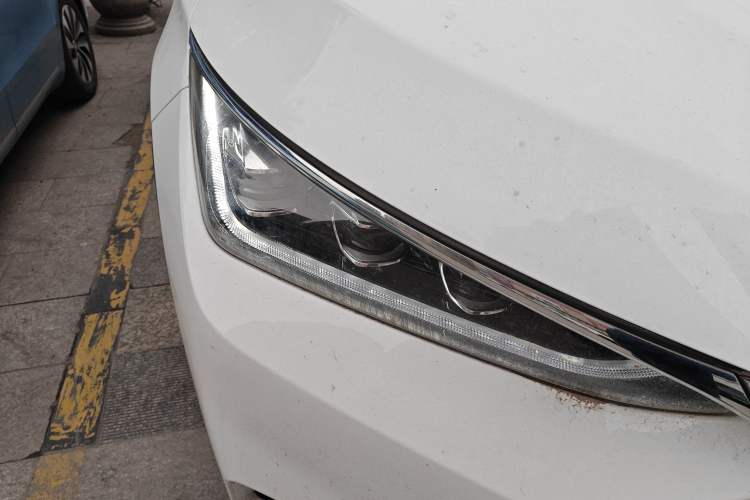 Used BYD Tang 2018 2.0T Automatic SmartConnect Prestige 7-Seater China V Standard Right Front Headlight