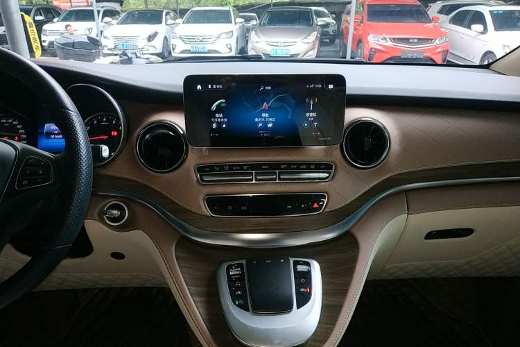 Used Mercedes-Benz V-Class 2021 V 260 Avantgarde Edition
