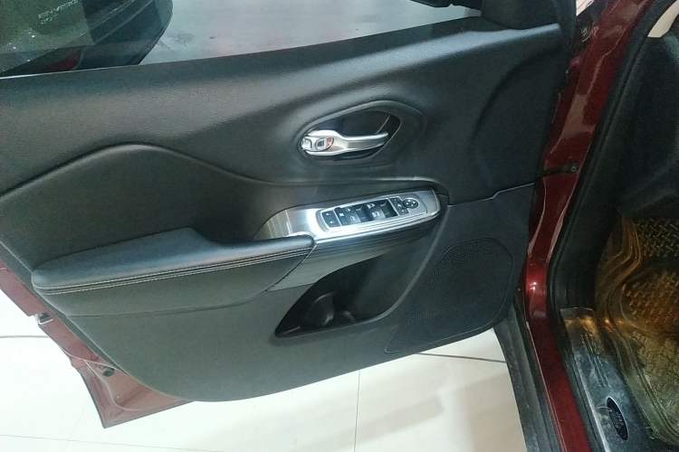 Used Jeep Cherokee 2016 2.4L Professional Smart Version