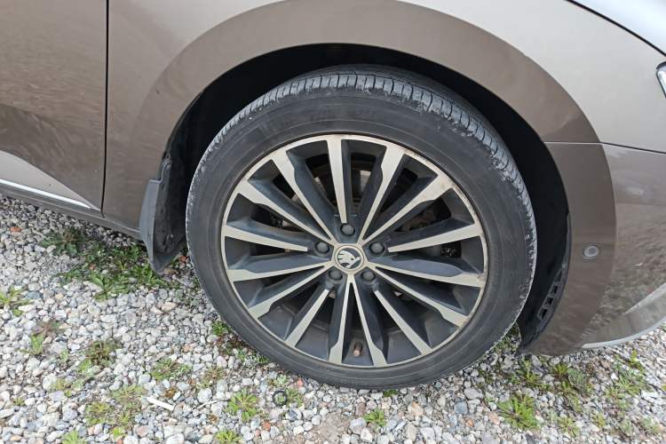 Used Skoda Superb 2018 TSI330 DSG Luxury Edition China V Standard Right Front Wheel Hub