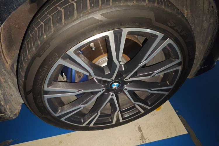 Used BMW X7 2022 xDrive40i Executive M Sport Package Right Front Wheel Hub