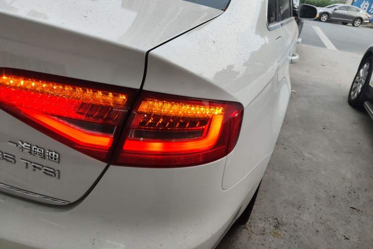 Used Audi A4L 2013 35 TFSI Automatic Standard Model Right Rear Taillight