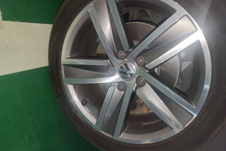 Used Volkswagen FAW-Volkswagen CC 2016 1.8TSI Prestige Model Right Front Wheel Hub