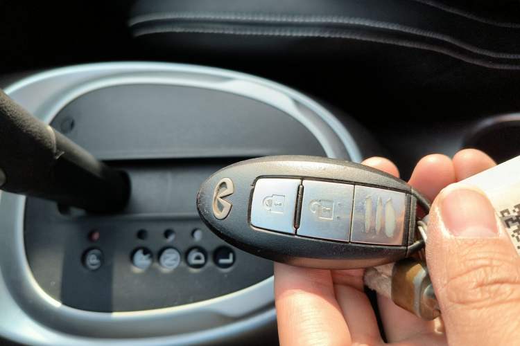 Used Infiniti ESQ 2014 1.6L Luxury Edition